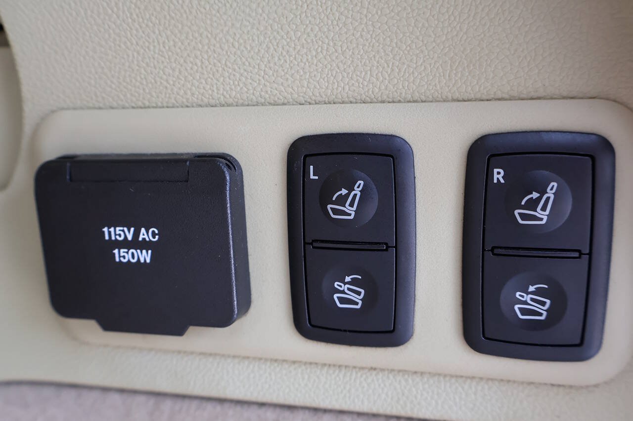Used 2011 Mercedes-Benz GL 550 4MATIC image 12