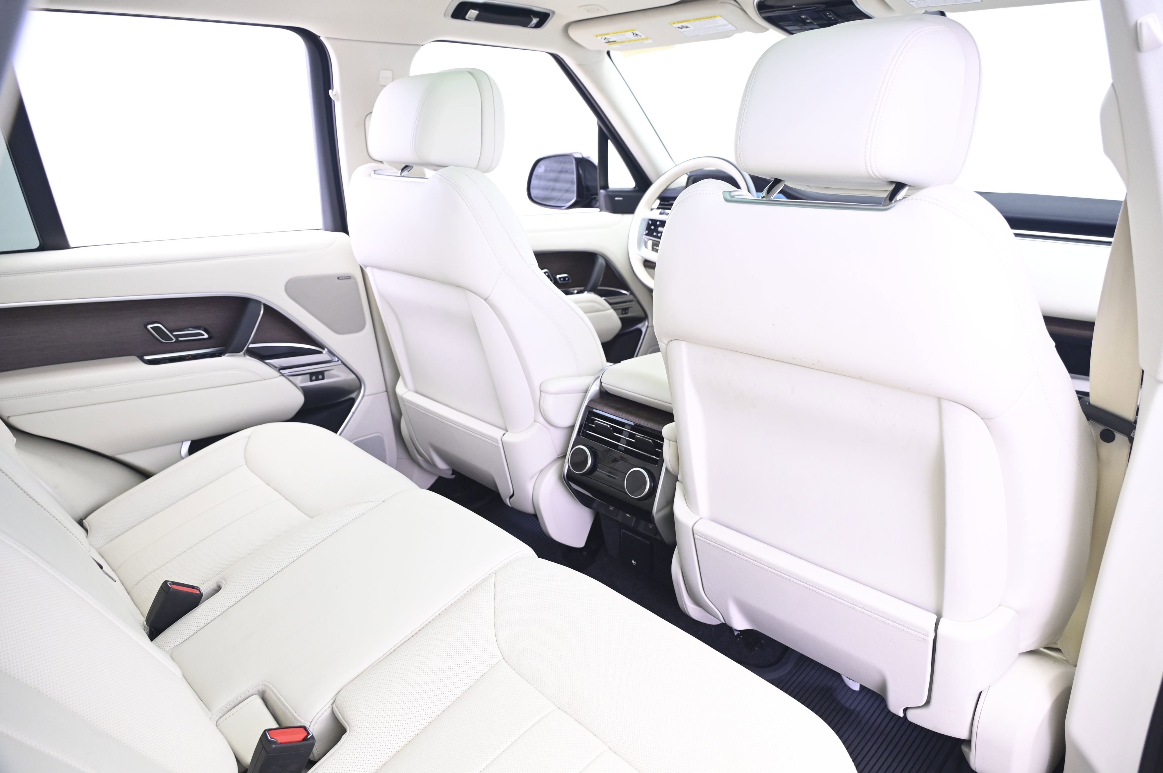 Used 2024 Land Rover Range Rover SE AWD/4WD image 17