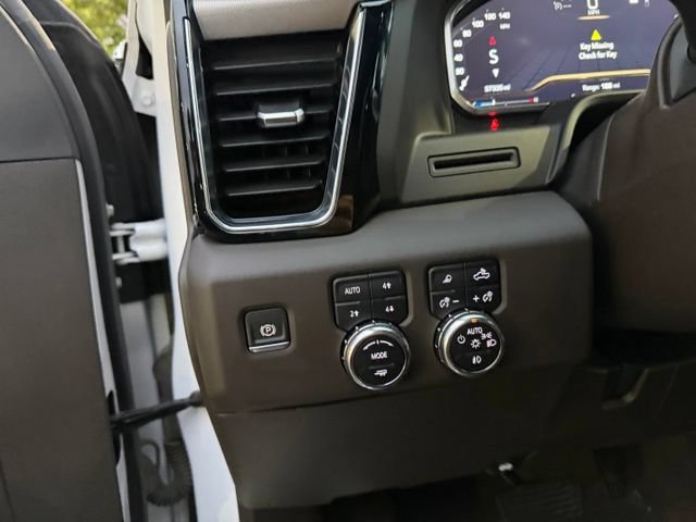 Used 2024 GMC Sierra 3500 Denali AWD/4WD image 17
