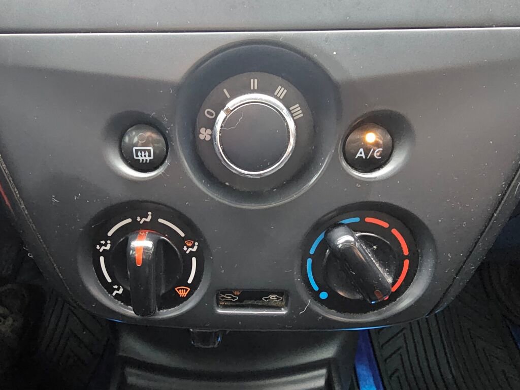 Used 2016 Nissan Versa S image 27