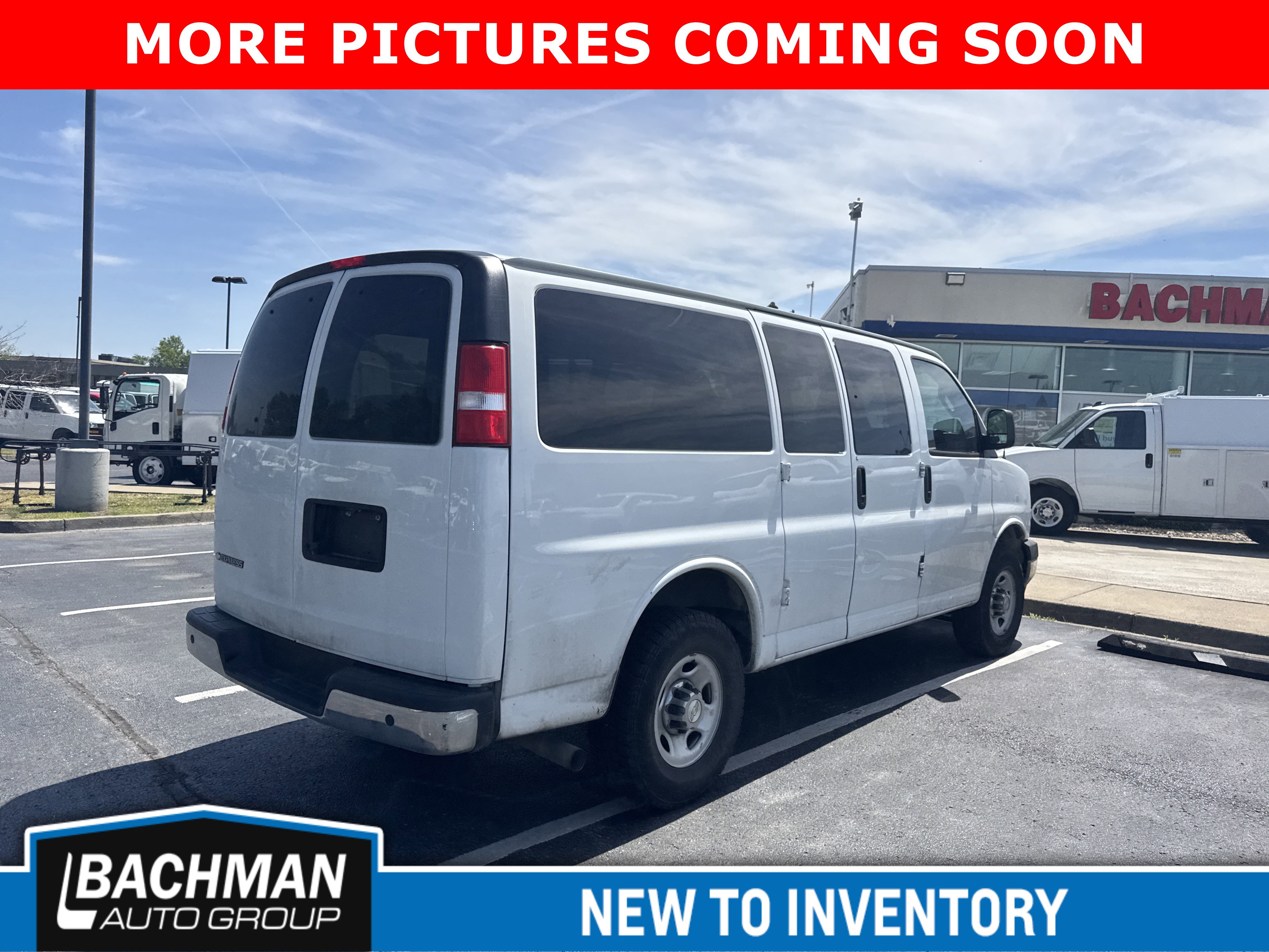 Used 2022 Chevrolet Express 2500 LT RWD image 3