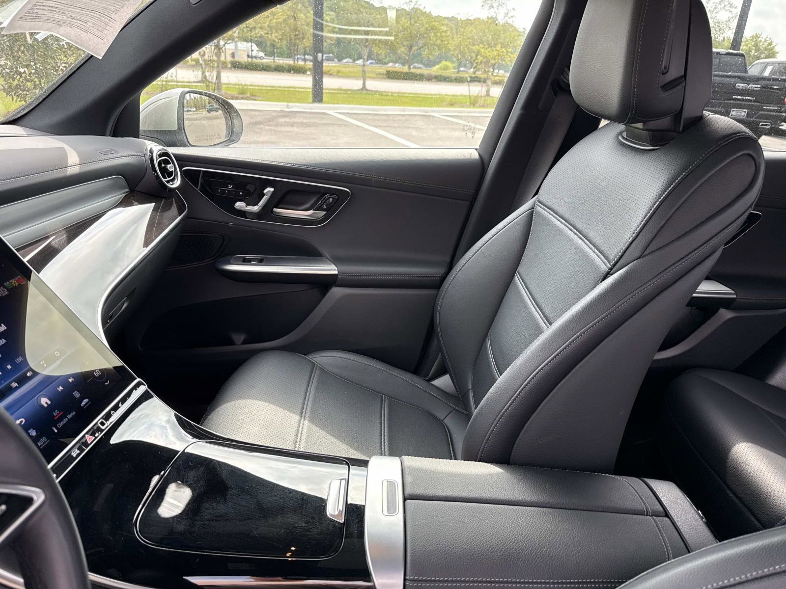 Used 2024 Mercedes-Benz GLC 300 image 24