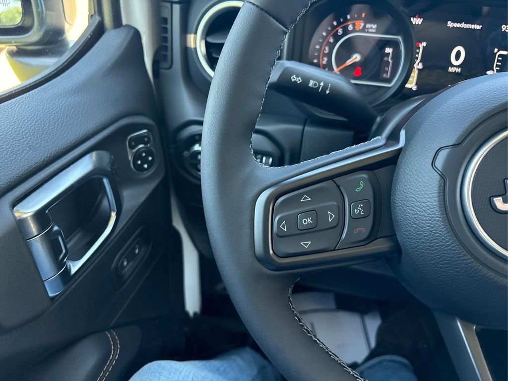 Used 2025 Jeep Gladiator Sport w/ Premium Package image 22