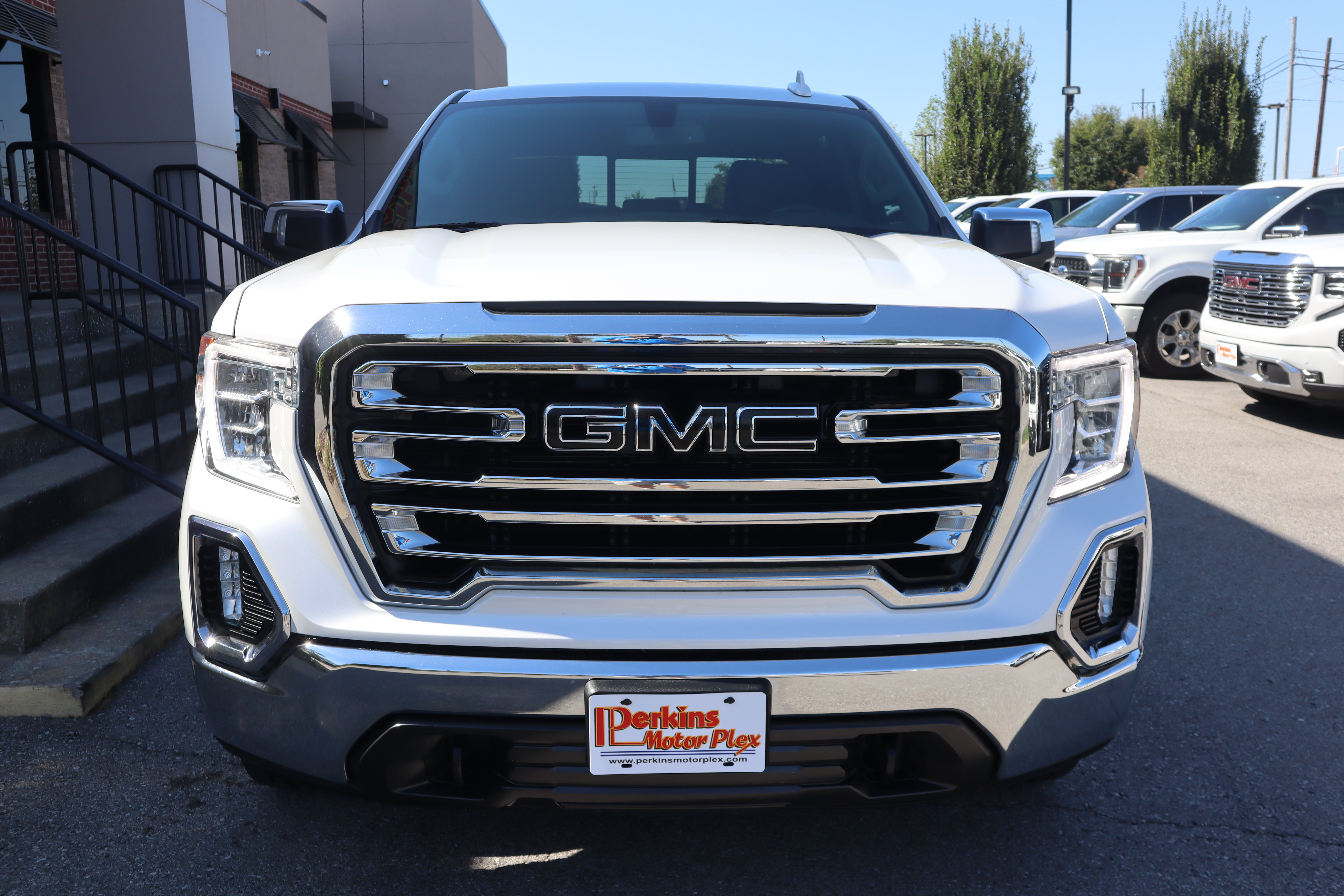 Used 2021 GMC Sierra 1500 SLT w/ SLT Convenience Package AWD/4WD image 3