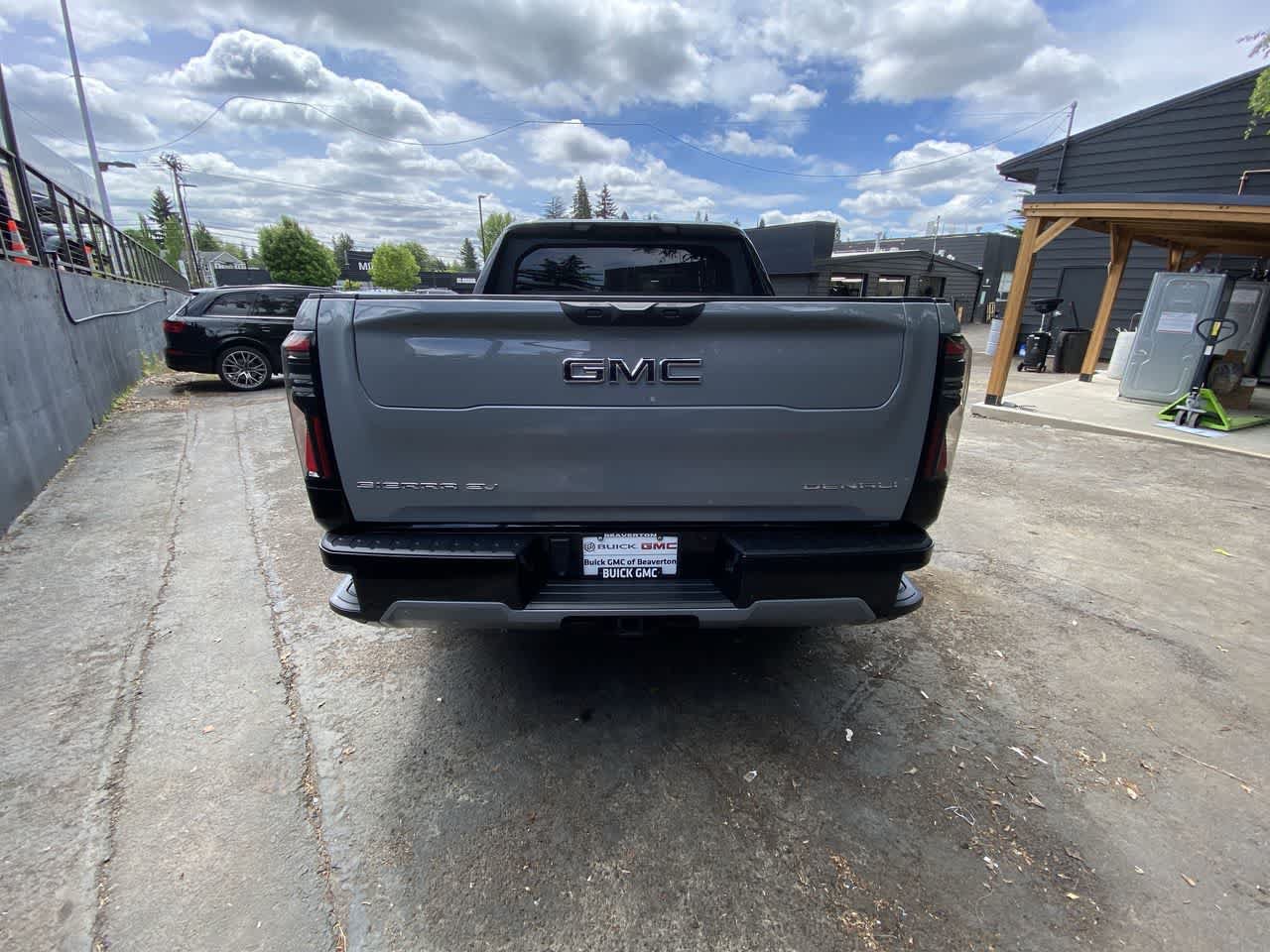 Used 2025 GMC Sierra EV Denali AWD/4WD image 5