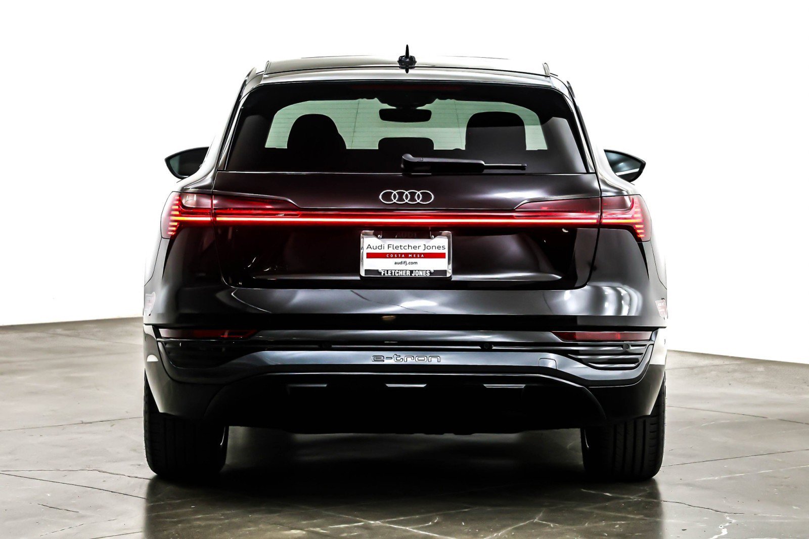 Used 2024 Audi Q8 e-tron Premium Plus image 4