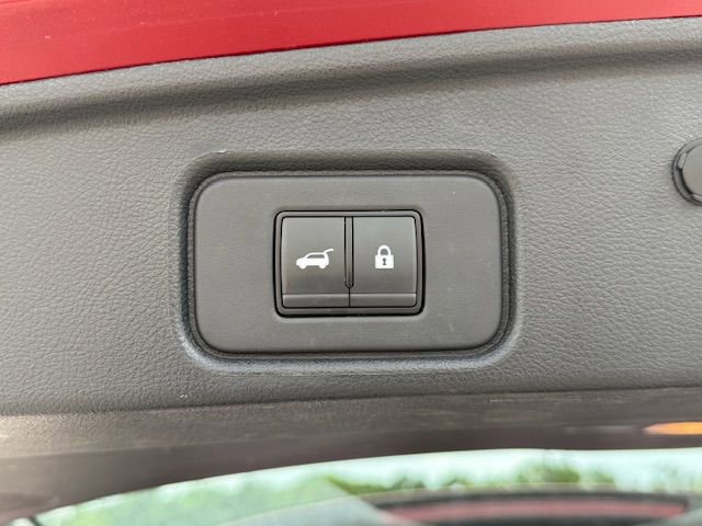 Used 2023 Nissan Pathfinder SL w/ Black Appearance Package image 37