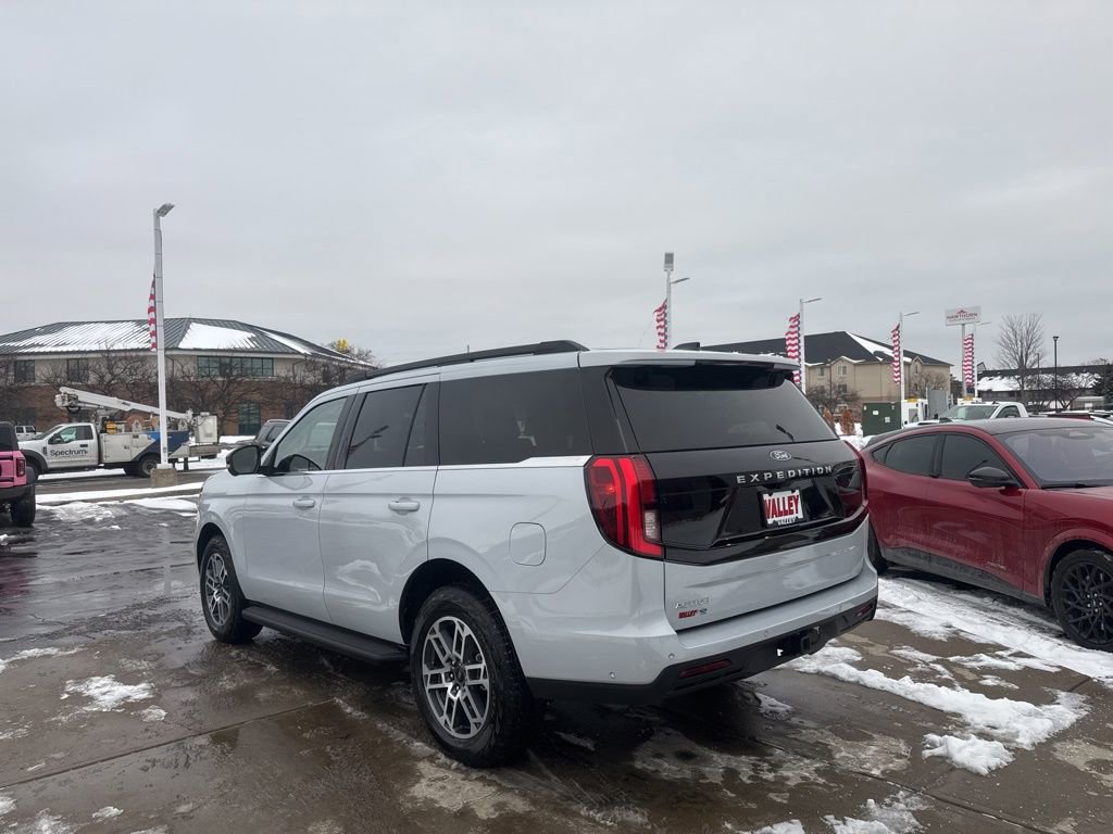 Used 2025 Ford Expedition Active image 5