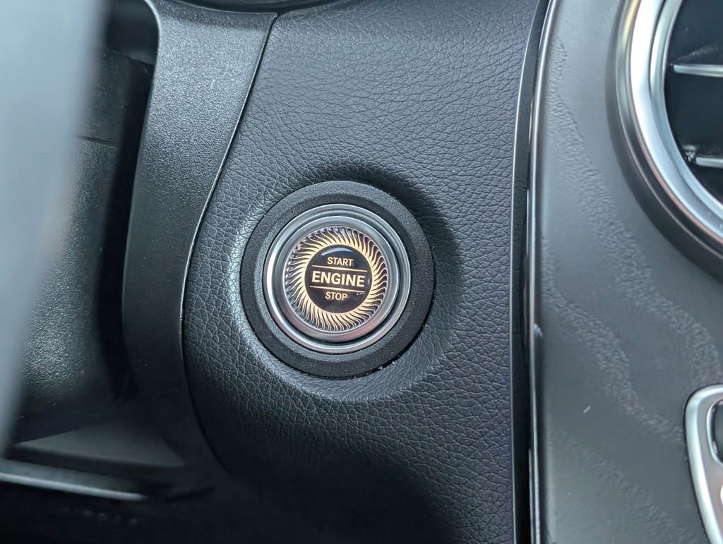 Used 2022 Mercedes-Benz GLC 300 4MATIC image 17