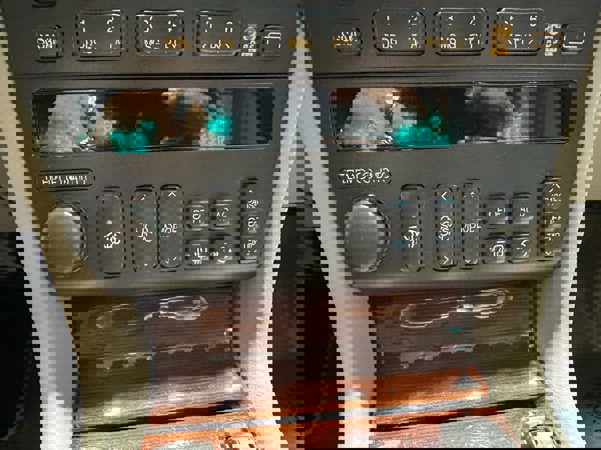 Used 2002 Cadillac Eldorado Touring w/ Preffered Equipment Group FWD image 28