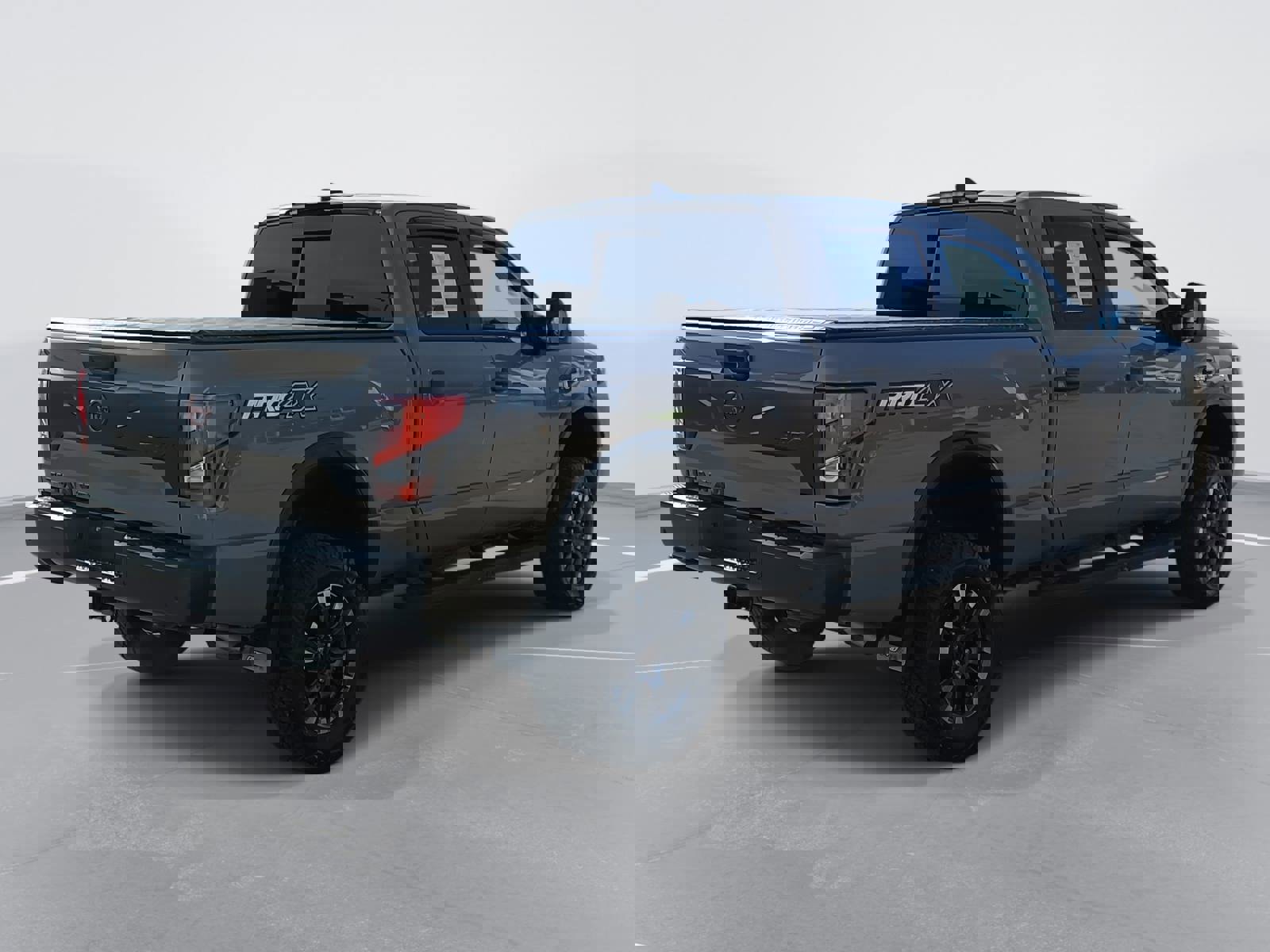 Used 2024 Nissan Titan PRO-4X image 5