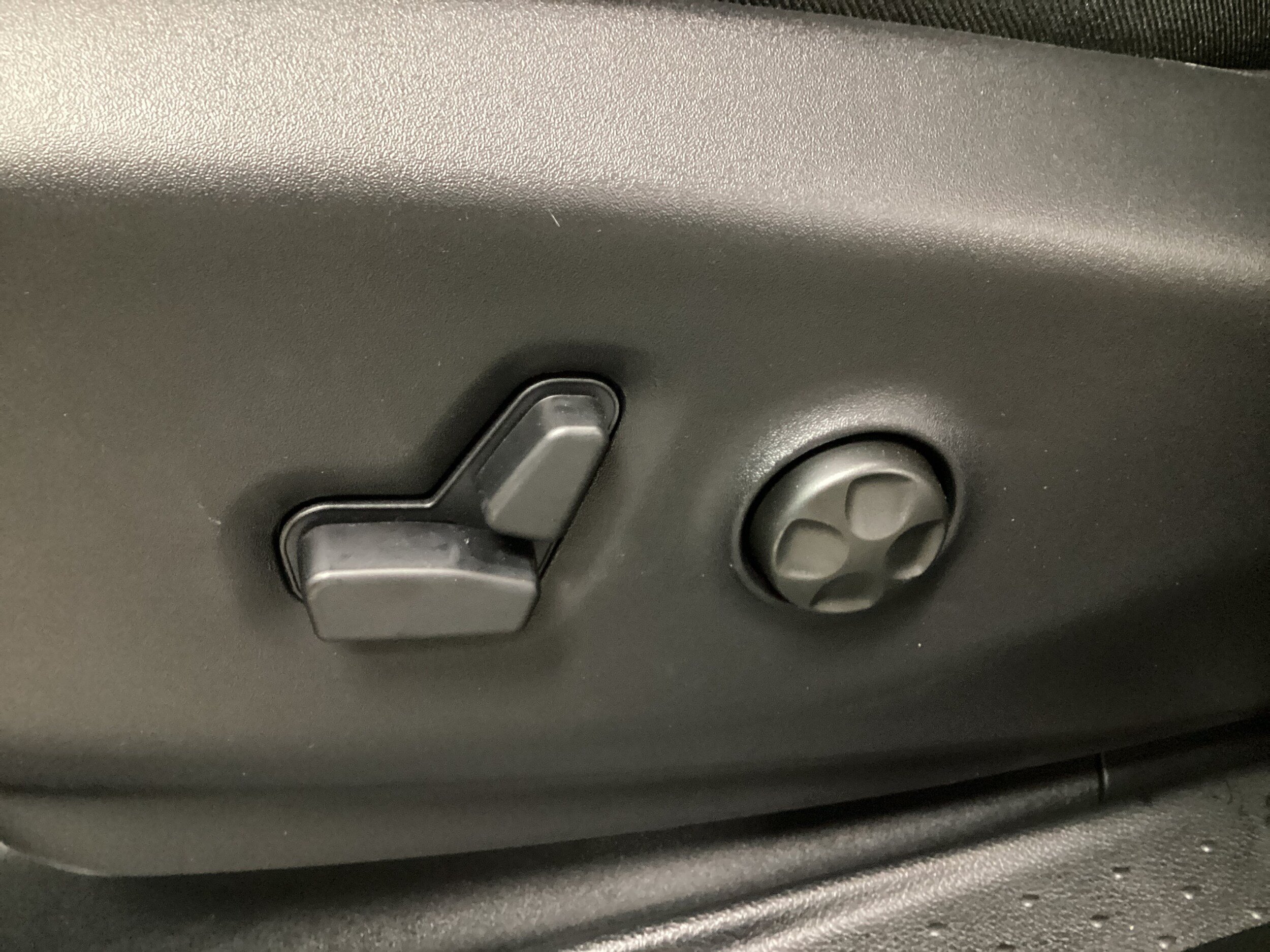 New 2027 Chrysler Pacifica Limited AWD/4WD image 15