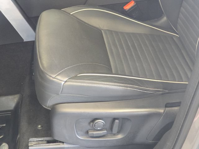 Used 2024 Land Rover Discovery Dynamic SE AWD/4WD image 32