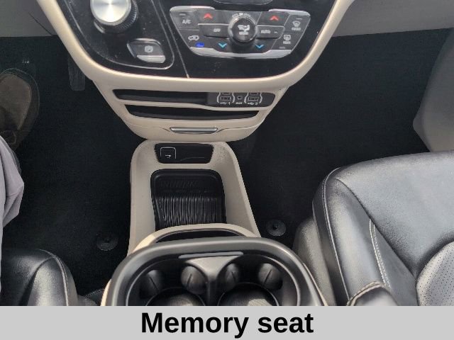 Used 2024 Chrysler Pacifica Touring-L FWD image 6