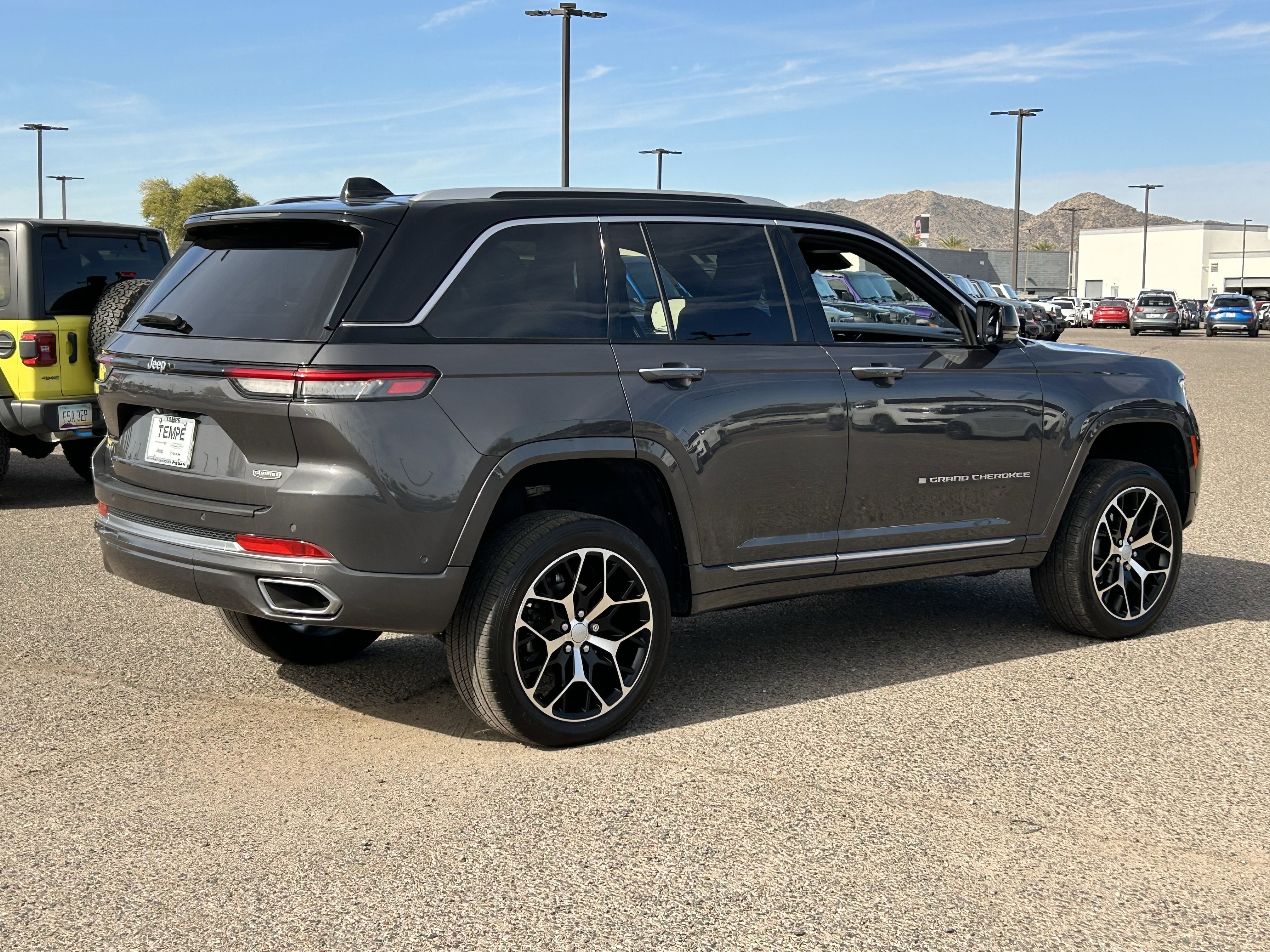 Used 2022 Jeep Grand Cherokee Summit image 5