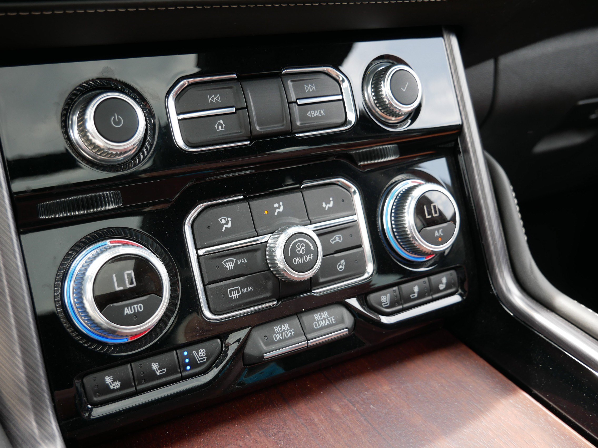 Used 2024 GMC Yukon Denali Ultimate AWD/4WD image 24