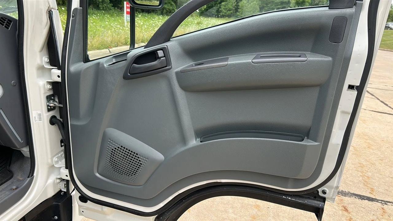 Used 2018 Isuzu NPR RWD image 42