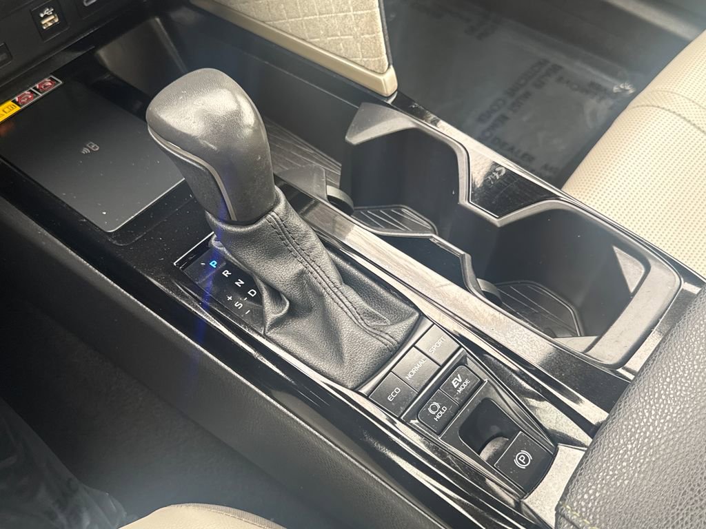 Used 2025 Toyota Camry XLE AWD/4WD image 24