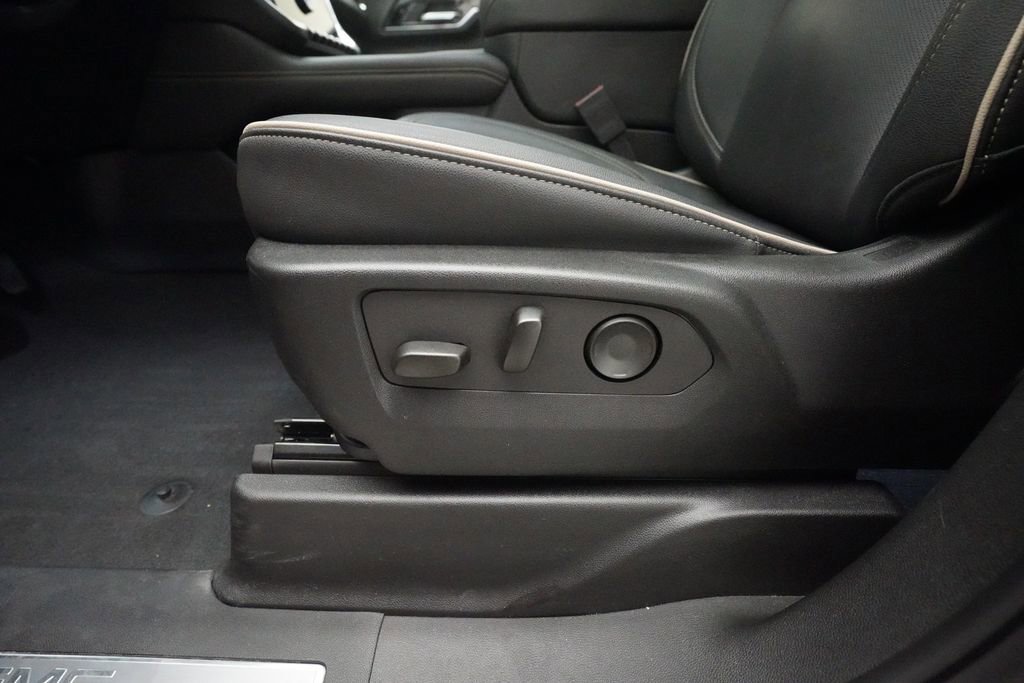 Used 2025 GMC Yukon Elevation w/ LPO, Elevation Black Package image 27
