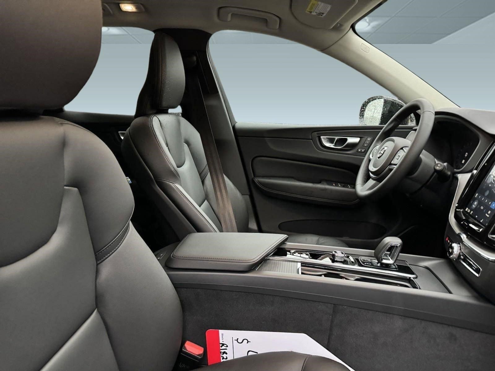 New 2024 Volvo XC60 B5 Core w/ Protection Package Premier AWD/4WD image 37