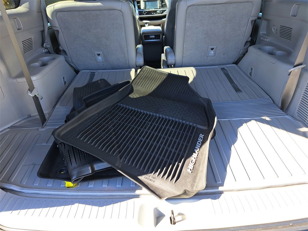 Used 2019 Toyota Highlander XLE image 25