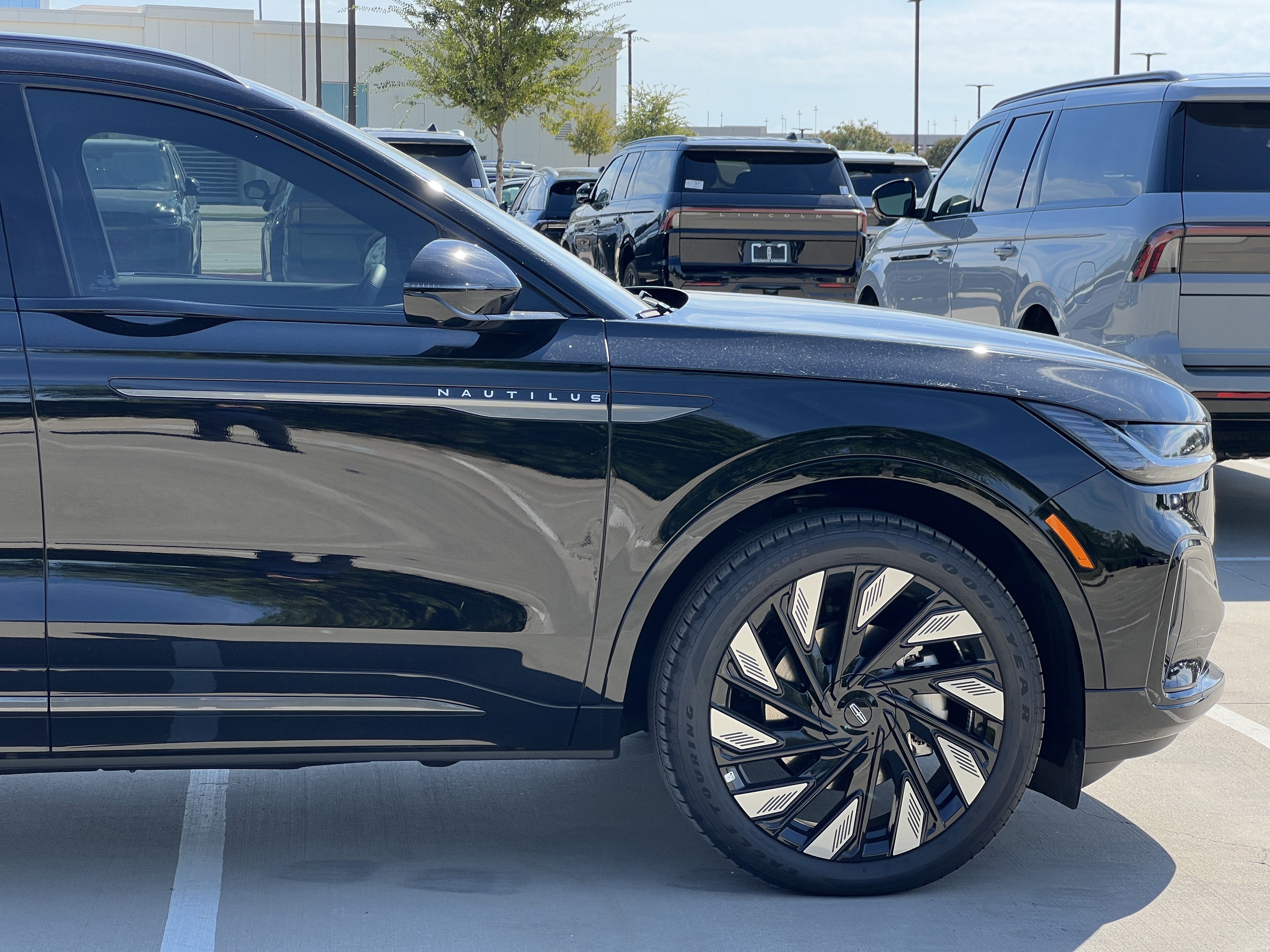 New 2025 Lincoln Nautilus Reserve w/ Jet Appearance Package image 12