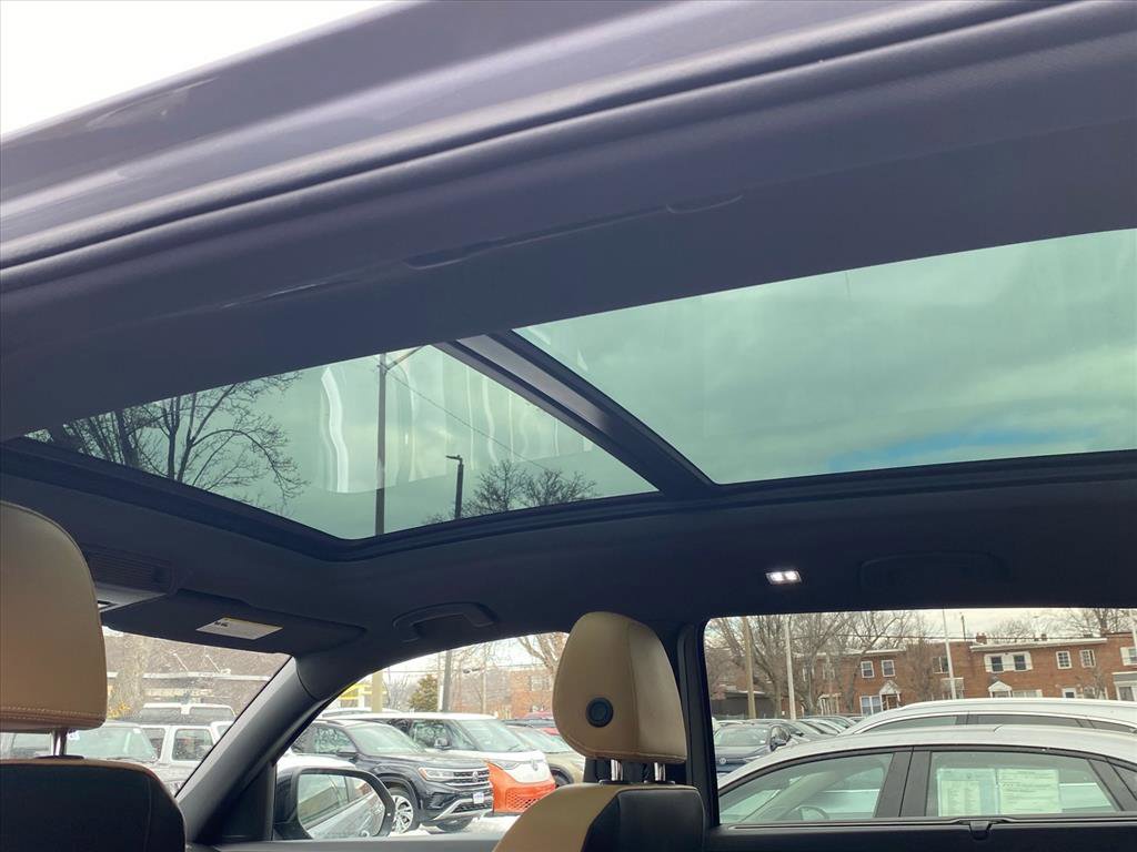 Used 2025 Volkswagen Atlas Cross Sport SEL R-Line image 19