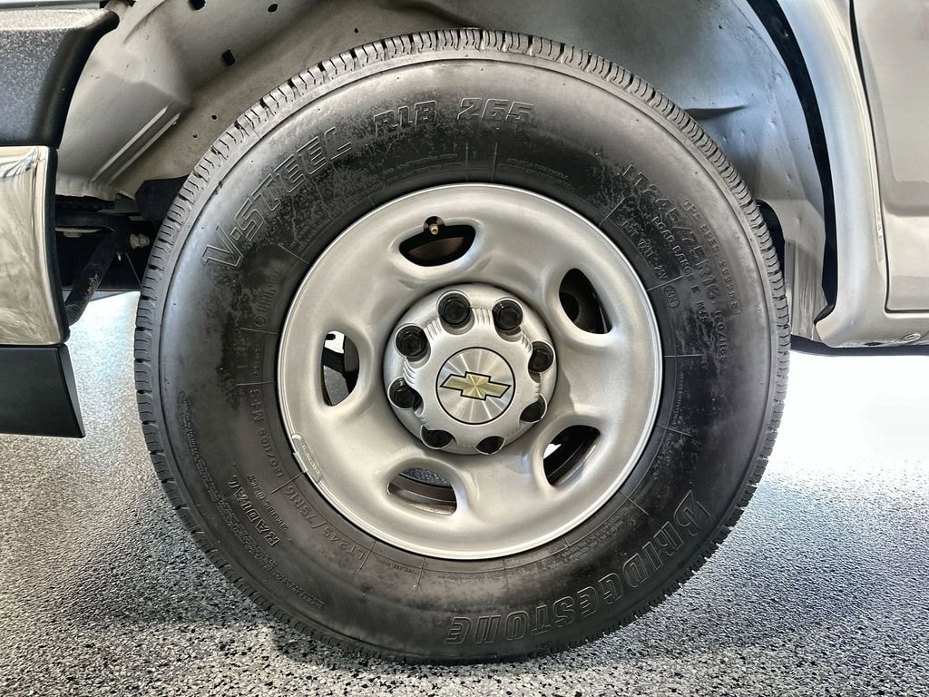 Used 2024 Chevrolet Express 2500 w/ Driver Convenience Package image 27