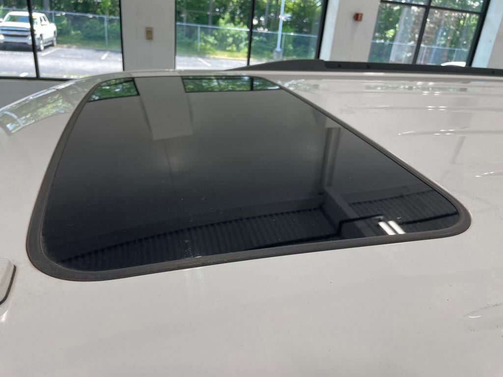 Used 2018 Chevrolet Suburban LT image 9