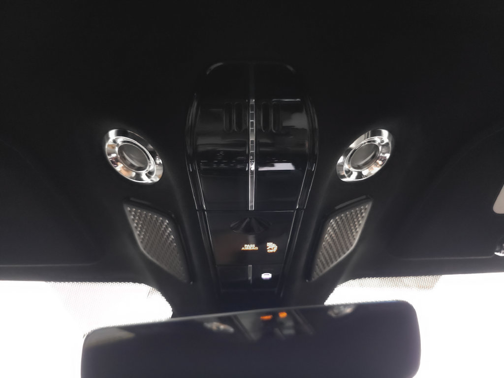 Used 2025 Aston Martin V8 Vantage Coupe RWD image 28