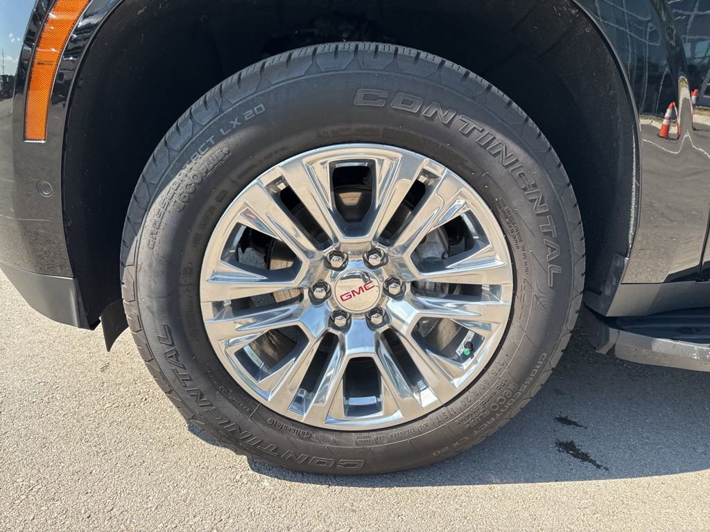 Used 2025 GMC Yukon XL Denali AWD/4WD image 32