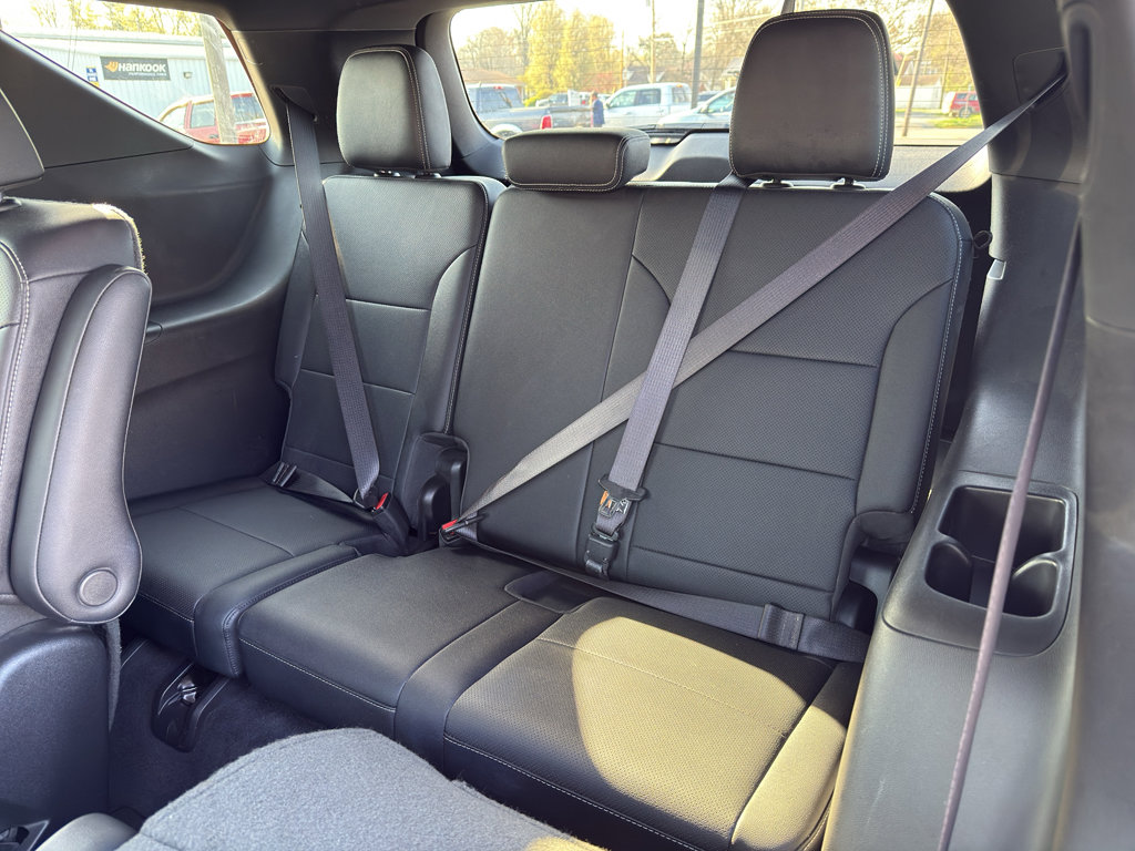 Used 2025 Chevrolet Traverse LT image 37