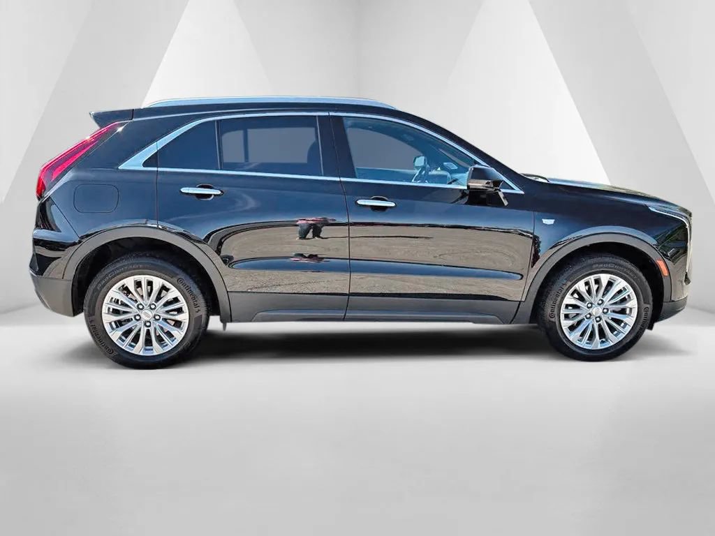 Used 2024 Cadillac XT4 Luxury w/ Cold Weather Package AWD/4WD image 8