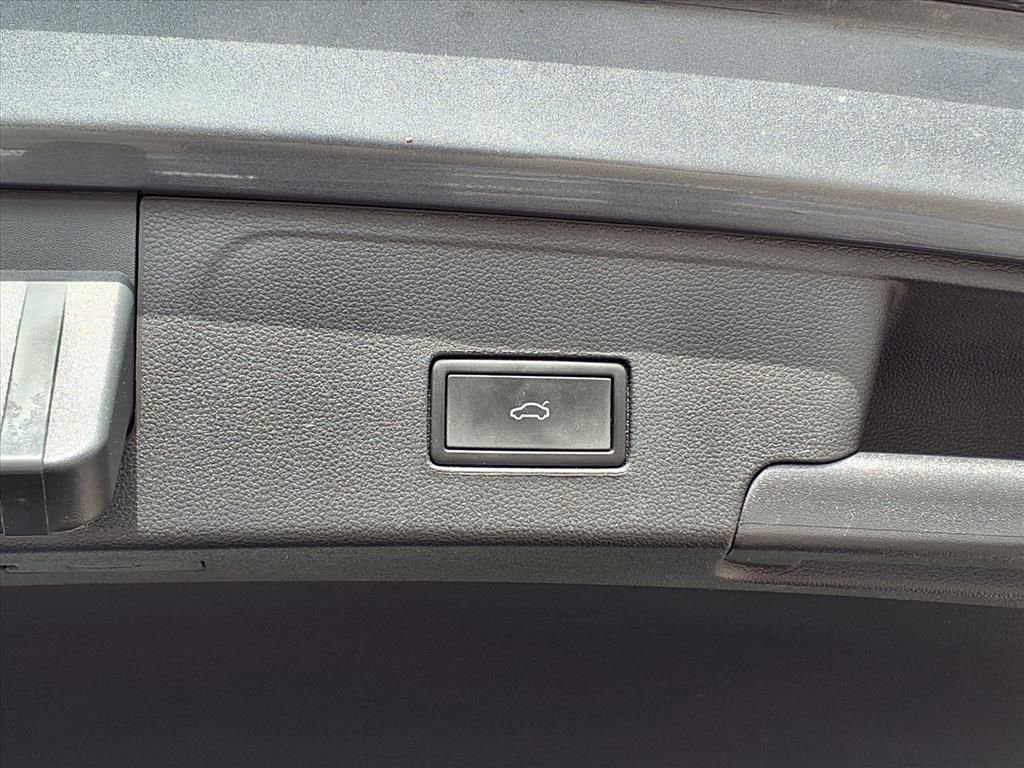 Used 2023 Volkswagen Atlas Cross Sport SEL Premium R-Line image 19