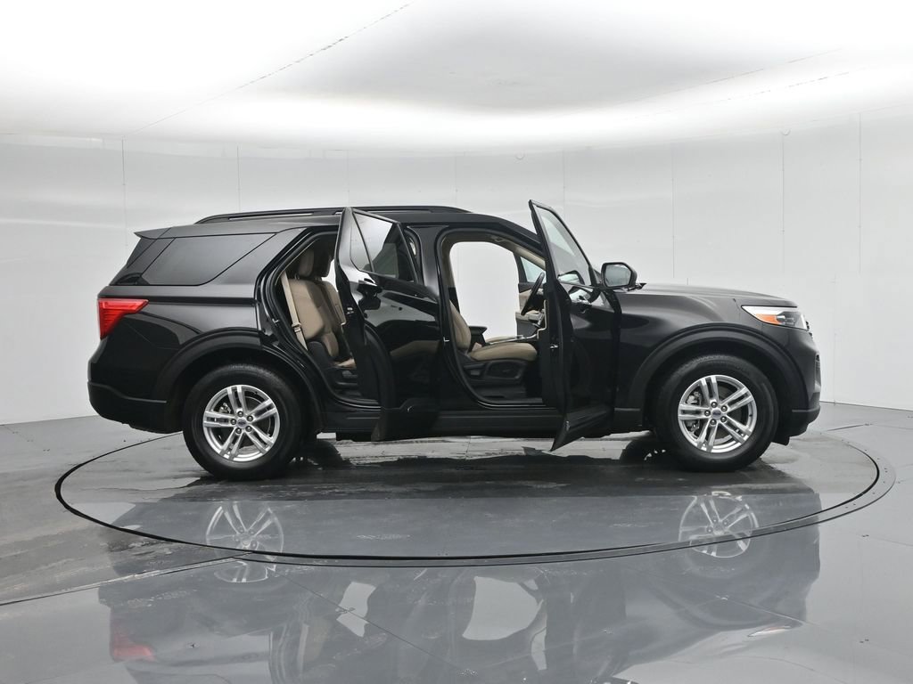 Used 2022 Ford Explorer XLT image 5