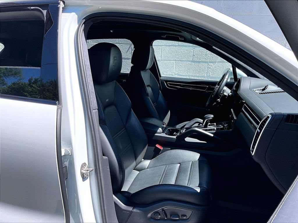 Certified 2023 Porsche Cayenne Platinum Edition AWD/4WD image 12