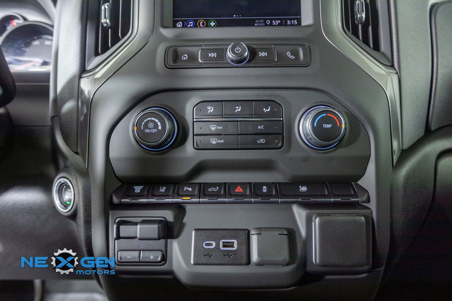 Used 2025 Chevrolet Silverado 2500 Custom w/ Custom Value Package AWD/4WD image 22