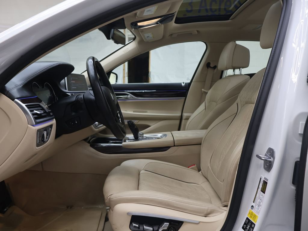 Used 2016 BMW 750i xDrive image 23