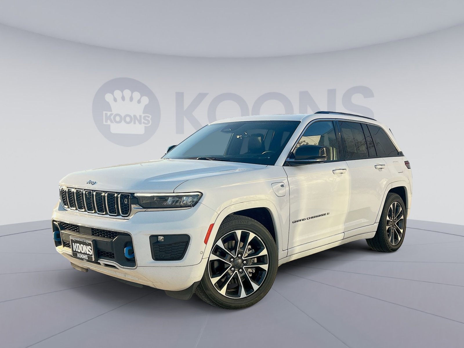 Used 2022 Jeep Grand Cherokee Overland w/ Advanced Protech Group III image 1