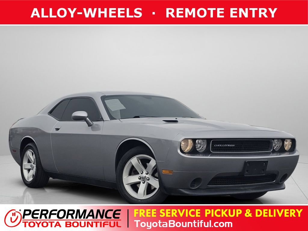 Used 2014 Dodge Challenger SXT image 1