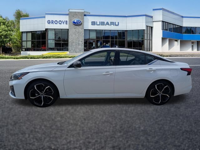 Used 2024 Nissan Altima 2.5 SR FWD image 2