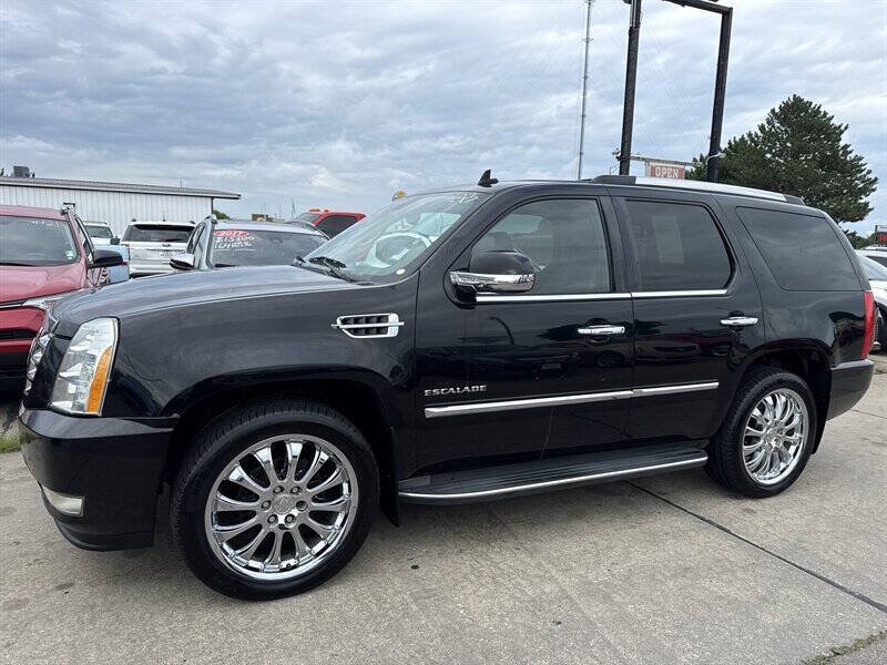 Used 2011 Cadillac Escalade AWD w/ Touring Package image 2