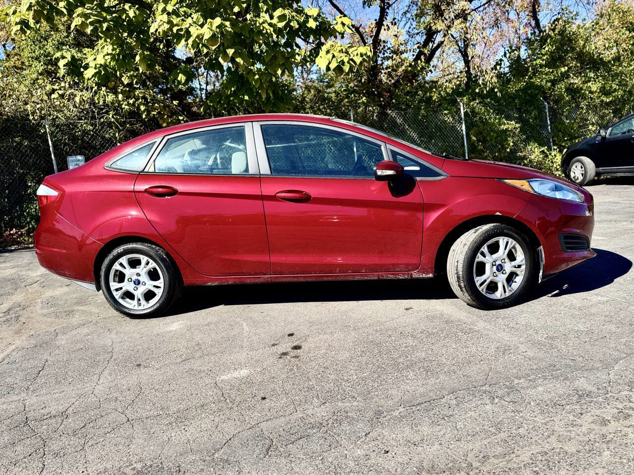 Used 2014 Ford Fiesta SE image 2