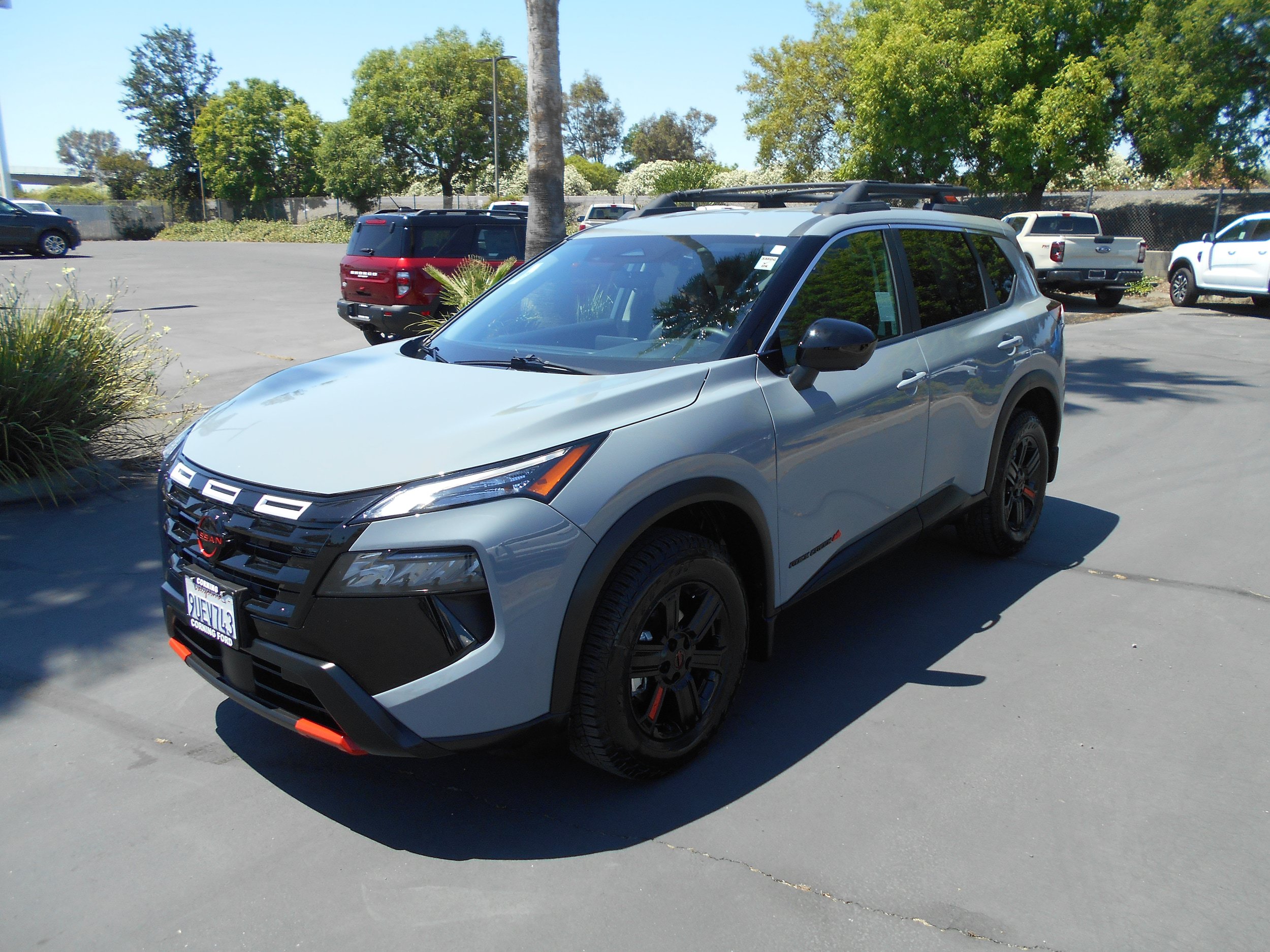 Used 2025 Nissan Rogue SV AWD/4WD image 1