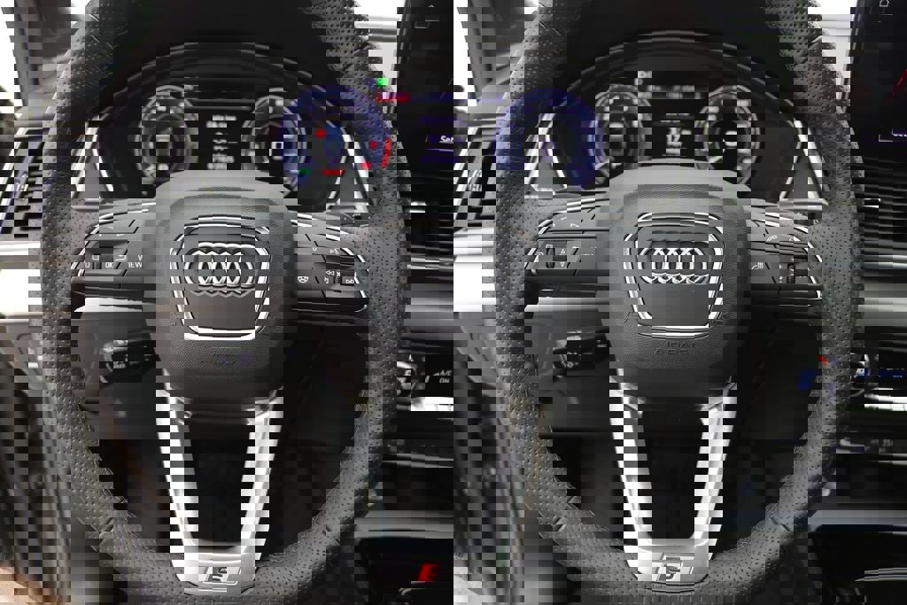 Used 2024 Audi Q5 e Premium Plus w/ Premium Plus Package image 16