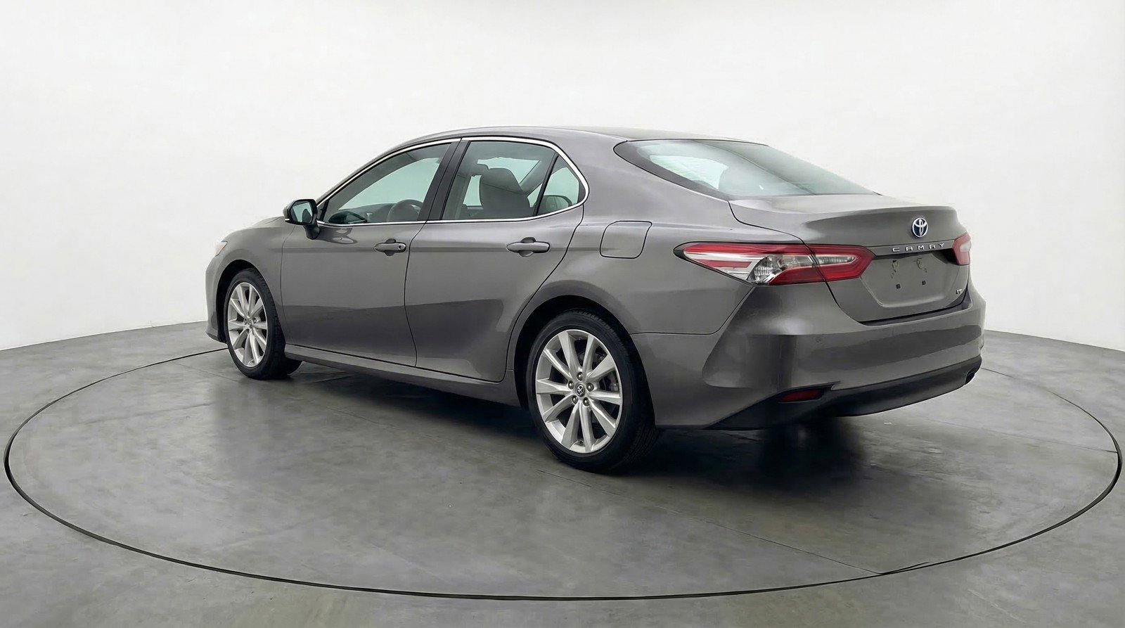 Used 2025 Toyota Camry LE image 6