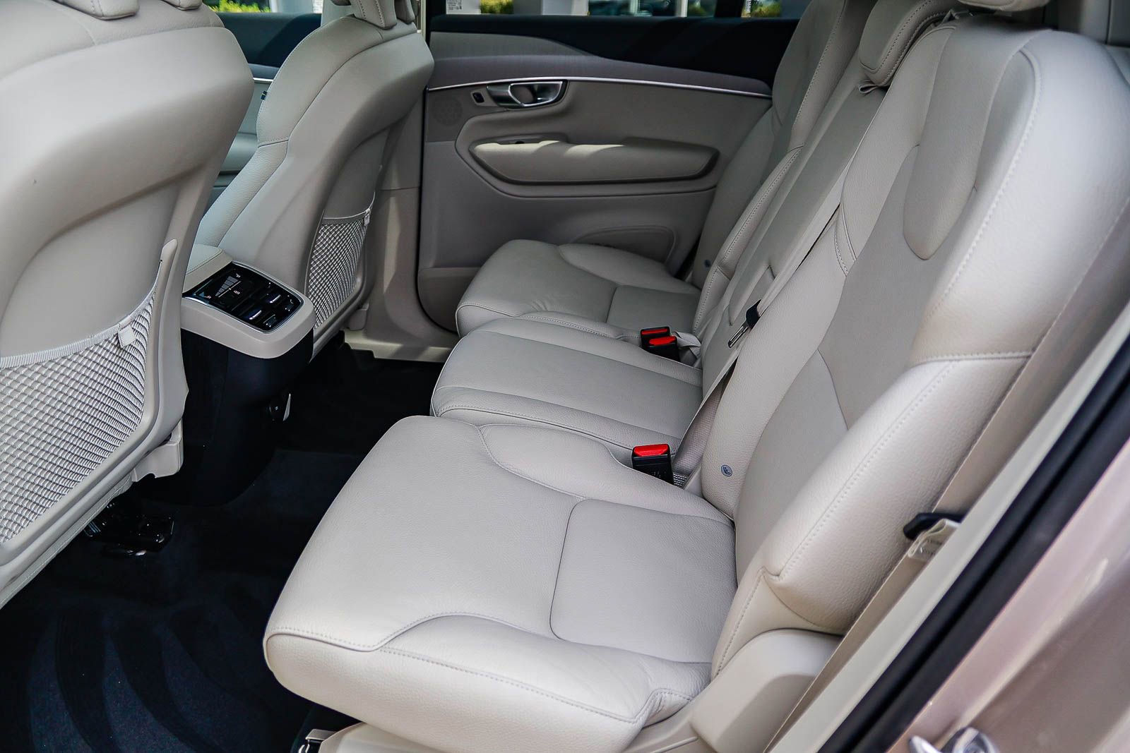 Used 2024 Volvo XC90 B5 Core w/ Protection Package Premier image 20