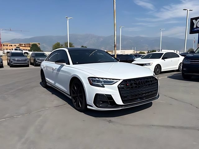 Used 2022 Audi S8 AWD/4WD image 2