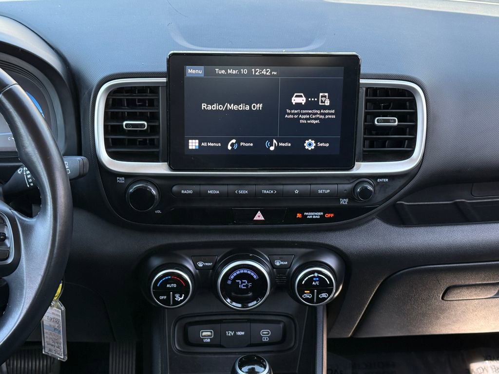 Used 2023 Hyundai Venue SEL image 16