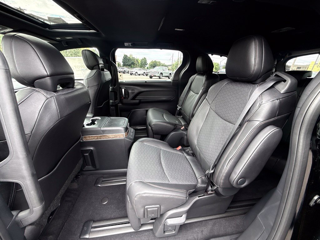 New 2026 Toyota Sienna Platinum AWD/4WD image 18